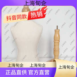 上海女模特與寵物衣架 時(shí)尚、溫情與創(chuàng)意的交織